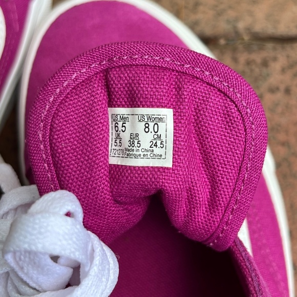 NEW VANS Old Skool Embroidered Flower Sneakers in Fuchsia Pink - Picture 7 of 8